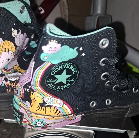 2 Youth Converse psychedelic pattern high top shoes. - Picture 2 of 8